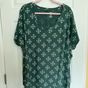 Sonoma 2x green pattern v-neck tee